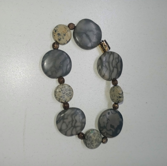 Assorted Jewelry- bracelets, necklaces, rings...11 pieces - Picture 2 of 16